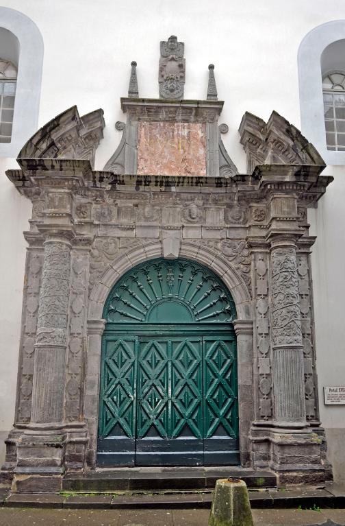 Porte (décor d'élévation extérieure) : porte de l'église du collège d'Aurillac