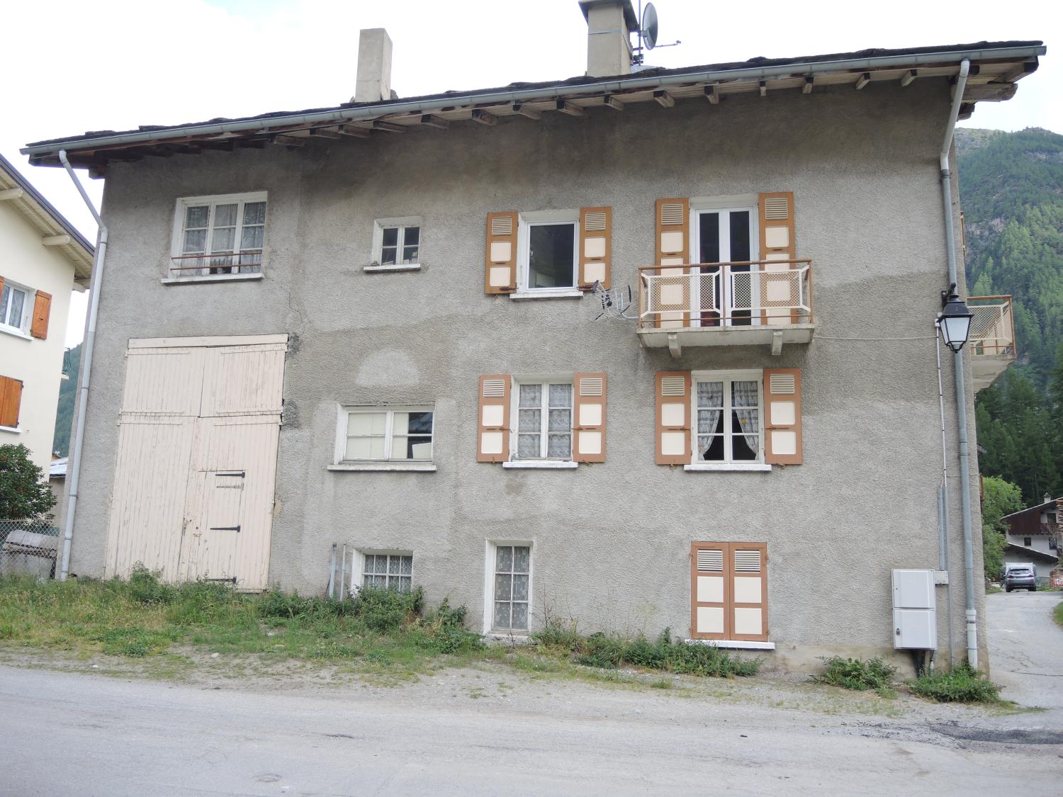 Ensemble de maisons de la reconstruction à Bessans