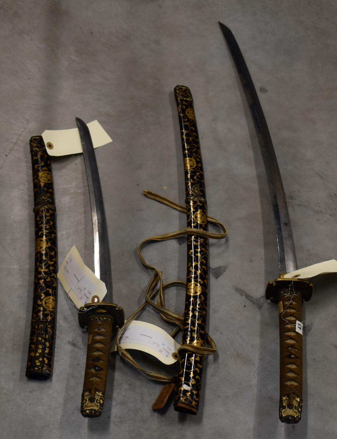 Wakizashi et katana, avec leur fourreau