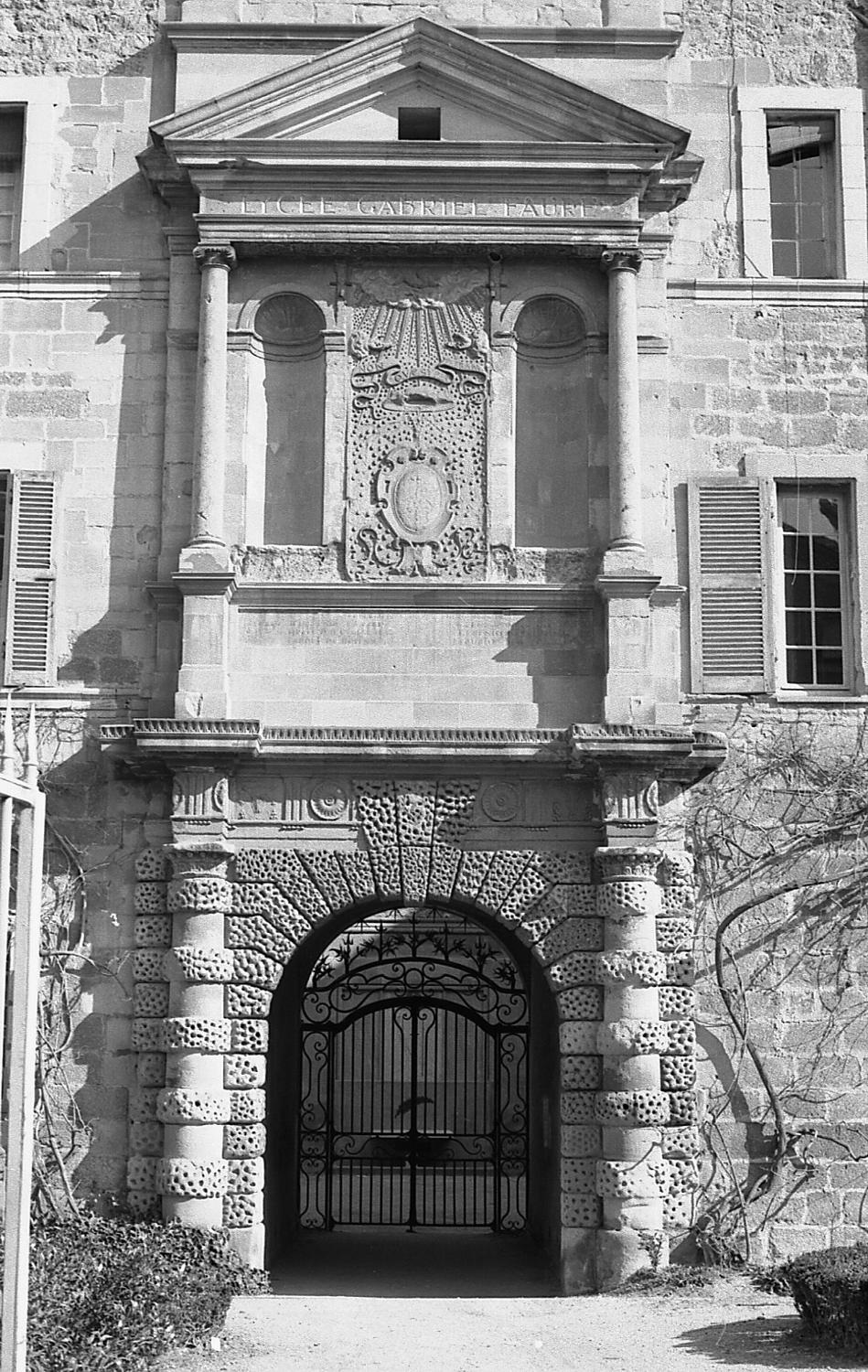 Collège de Tournon, puis école royale militaire, école centrale, collège communal, collège royal, lycée impérial, lycée de garçons, actuellement lycée Gabriel-Faure