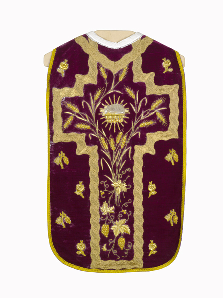 ornement rouge : chasuble, étole, manipule