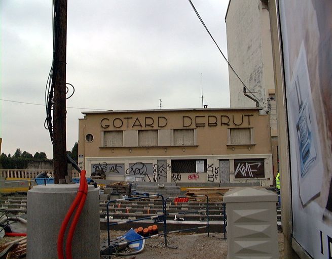 Garage de réparation automobile Gotard - Debrut ; atelier
