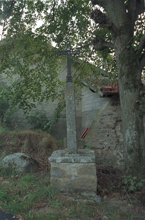 Les croix monumentales du canton de Boën et de la commune de Sail-sous-Couzan