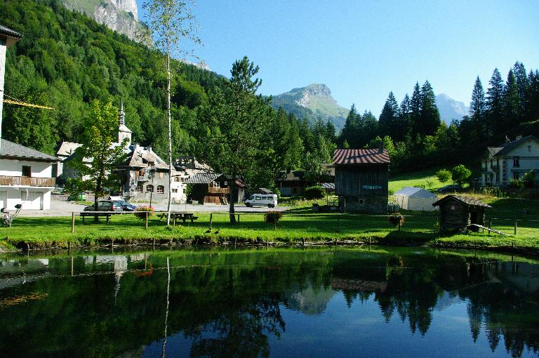 Forges dites "Usines" de Sixt, puis forge Magnenet, puis centrale hydroélectrique de Sixt, actuellement maison d'habitation