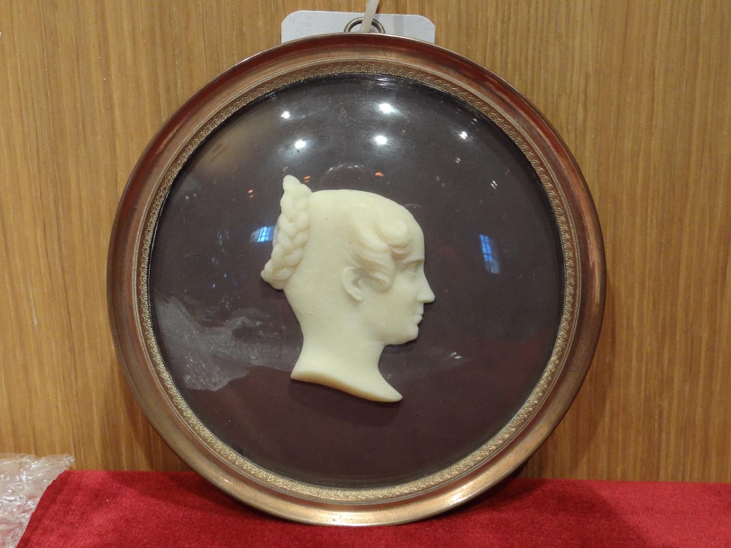 Profil en cire sur une ardoise (Adélaïde d'Orléans ?)