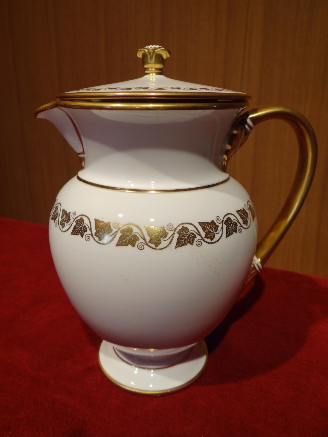 Service des Princes : théière dite pot à décoction et son couvercle