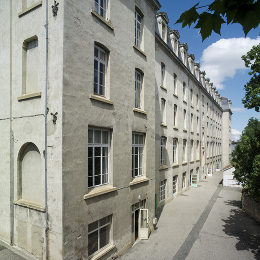 Filature-tissage puis école normale actuellement collège Mario Meunier