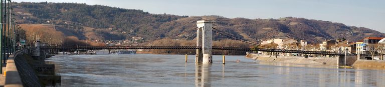 Pont routier, actuellement passerelle Marc Seguin