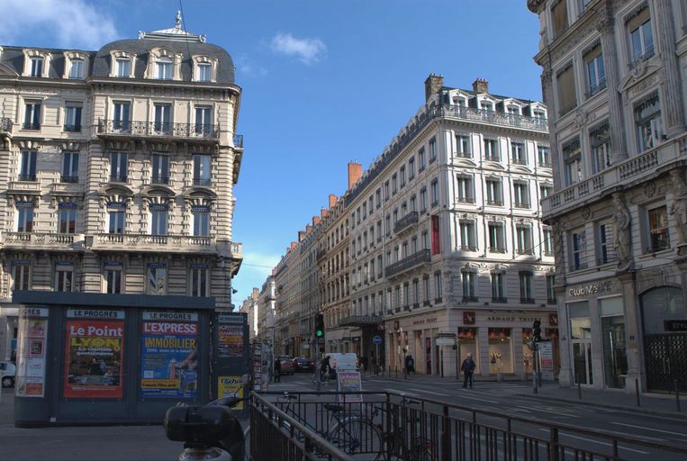 Rue de l'Impératrice, puis rue de l'Hôtel-de-Ville, actuellement rue du Président-Edouard-Herriot