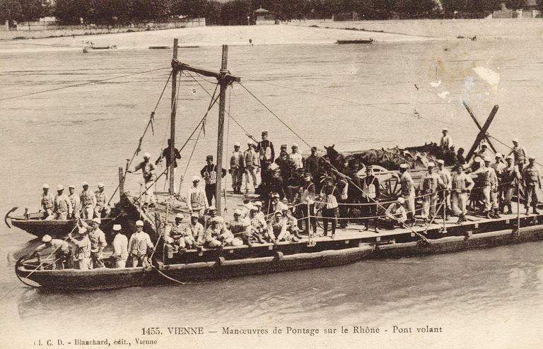 Ensemble de ponts de bateaux, pont volant (disparus)