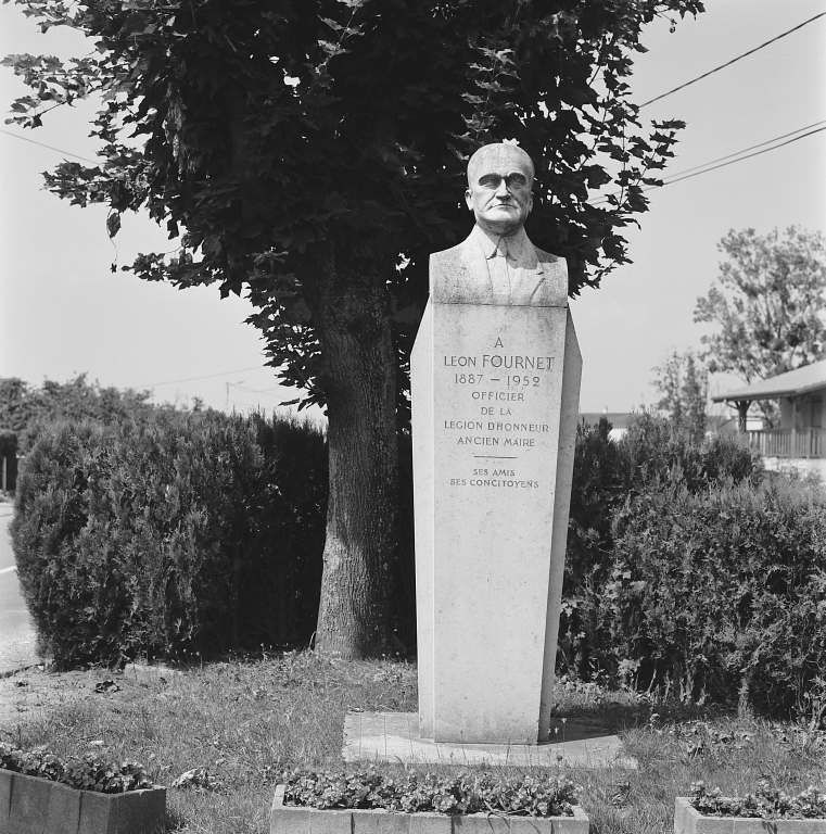 monument (monument commémoratif), de Léon Fournet