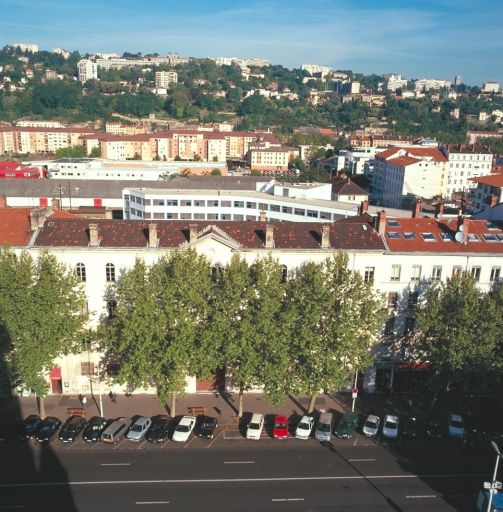 Salle paroissiale dite patronage ; presbytère ; école des Frères