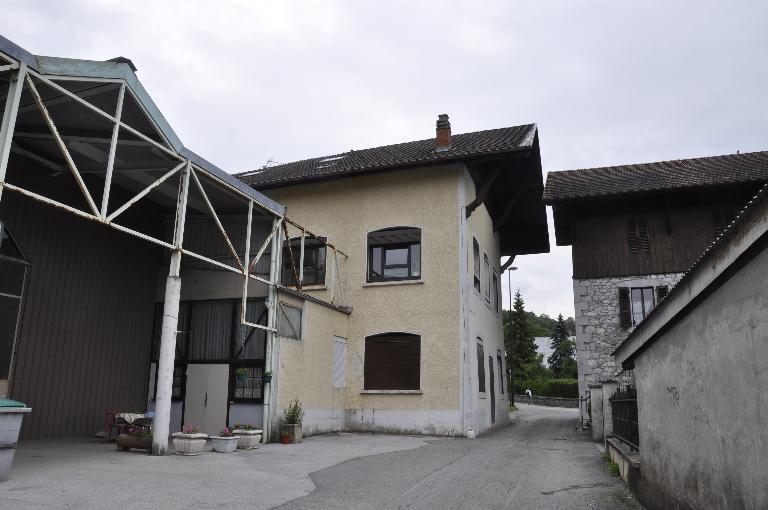 Minoterie Bel puis usine Briffaz décolletage actuellement maison d'habitation et entrepôt