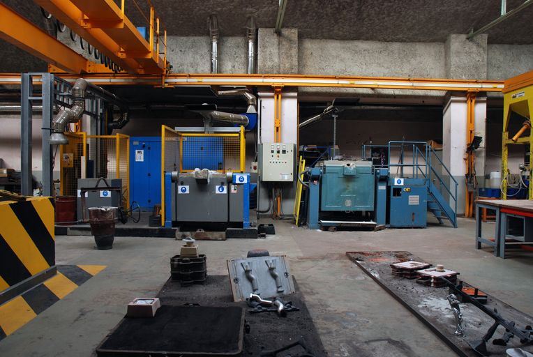 Quatre machines à fondre : deux fours à aluminium, un four de fonte, et un four de cire perdue ; quatre machines à modifier la malléabilité : une sablerie pour sable noir et trois malaxeurs de sable ; une machine à modeler : noyauteuse