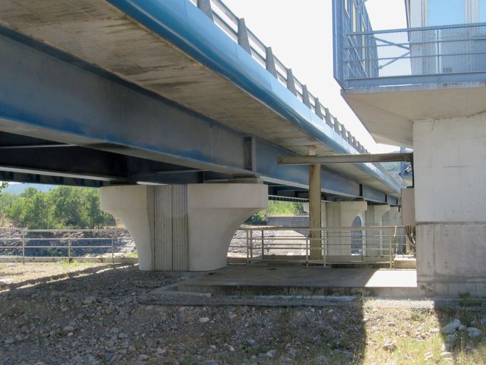 Barrage de retenue de Charmes-sur-Rhône, ensemble de deux ponts routiers