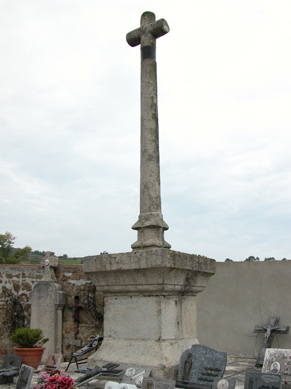 Ancienne croix de cimetière (?)