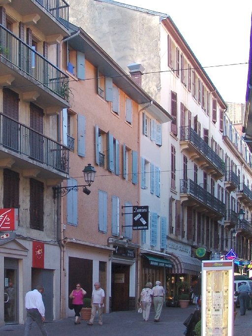 Maisons, puis hôtel de voyageurs, Hôtel Gurret, actuellement immeuble