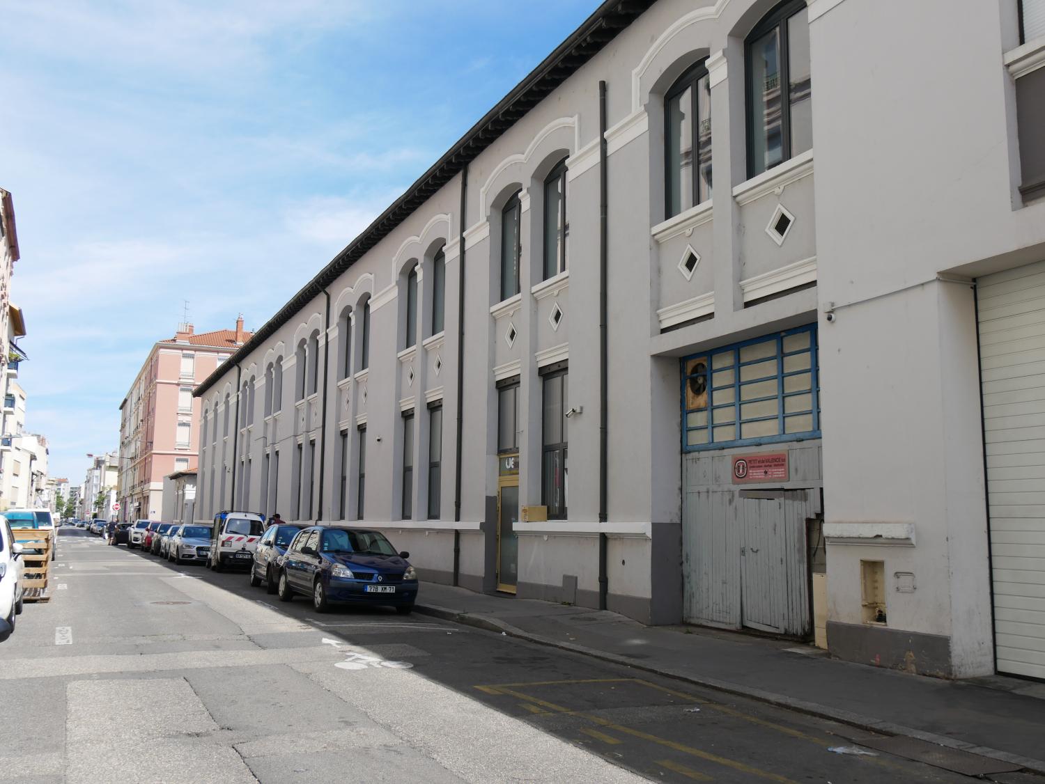 Ancienne usine de teinture « Corron et Bunand » puis T. A. L. (teinture et apprêts de Lyon) actuellement supermarchés