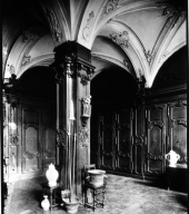 Salle des archives, détail du pilier central et des éléments de décor, s.d. Photographie BM Lyon. Fonds Jules Sylvestre (1859-1936) S 2648