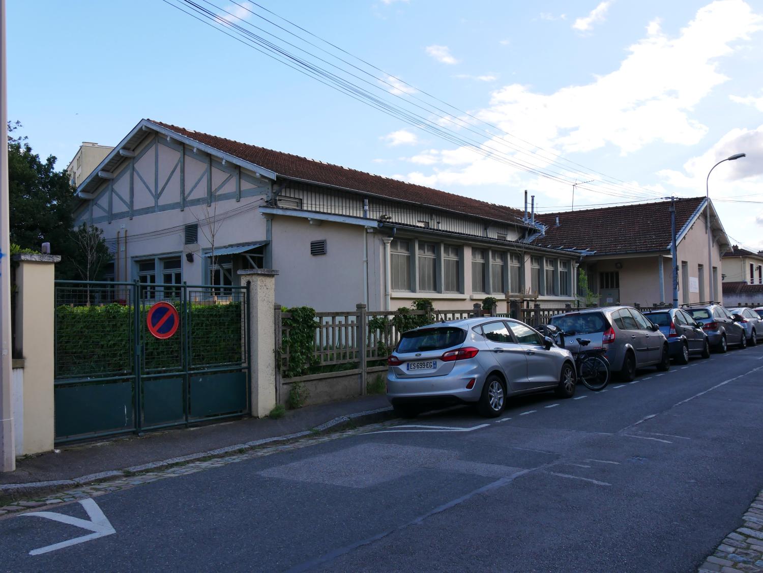 Restaurant d'entreprise de la Sté Maljournal et Bourron  matériel électrique actuellement association sportive "la Nouvelle Renaissance"