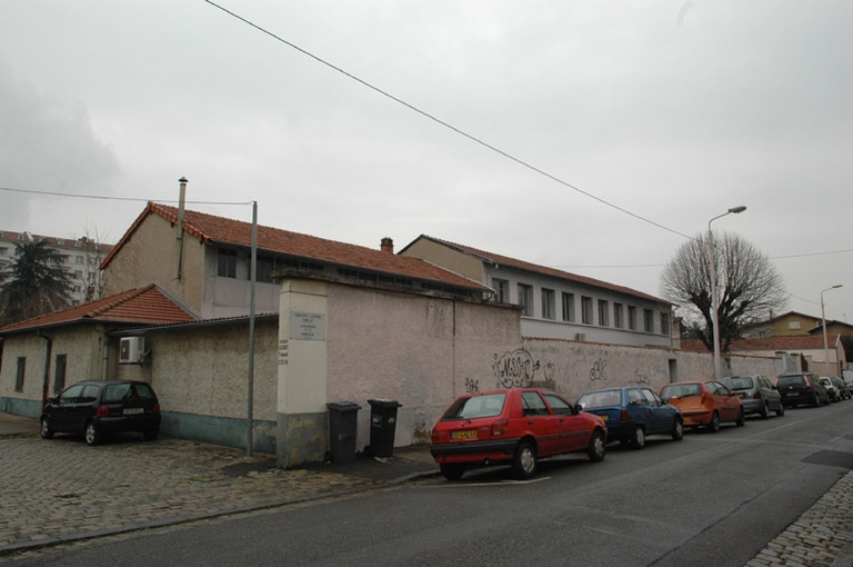 Usine de fabrication de matériaux de construction Canque frères) (gravière et entreprise de BTP) puis Eléctification du Sud Est puis techniphone et auto école Chapelier puis Décor isidore Cochet actuellement association de personnes agées