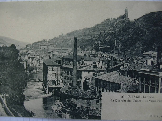 Usine de textile DONNAT-CROZEL puis usine VAGANAY actuellement réaménagée en bureaux et gymnase municipal