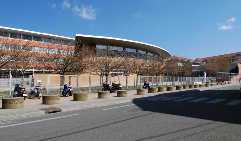 École pratique de commerce et d’industrie, actuellement lycée d’enseignement général, technologique et professionnel, dit cité scolaire Hippolyte Carnot