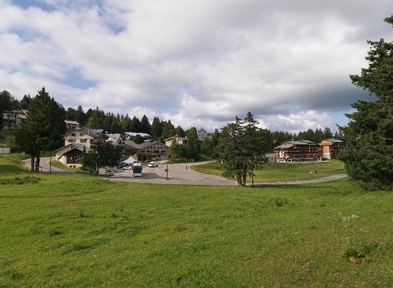 Ensemble de 2 immeubles, dits La Revardière ou immeuble Le Mont-Blanc et immeuble Les Belledonnes