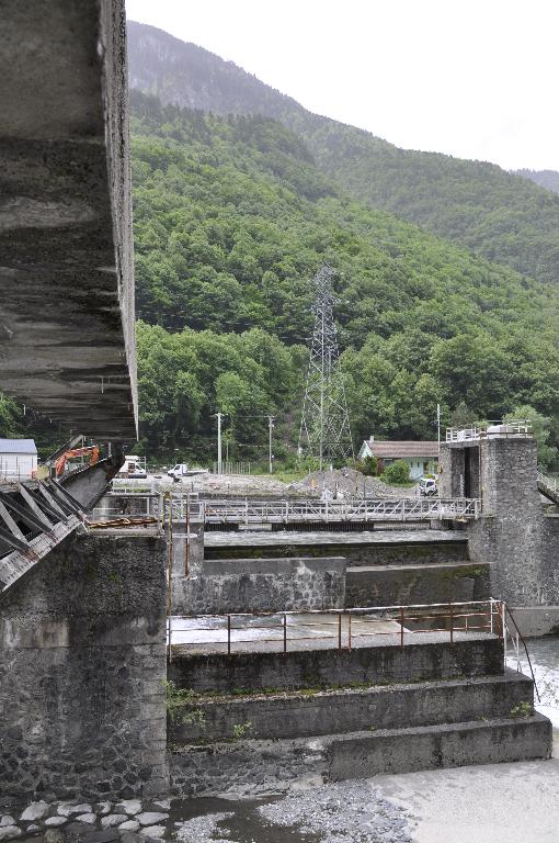 centrale et barrage de Pierre-Eybesse, basse vallée de la Romanche et usine des Clavaux, Compagnie Universelle d'Acétylène et d'Electrométallurgie (CUAEM) puis Pechiney actuellement Ferro Pem