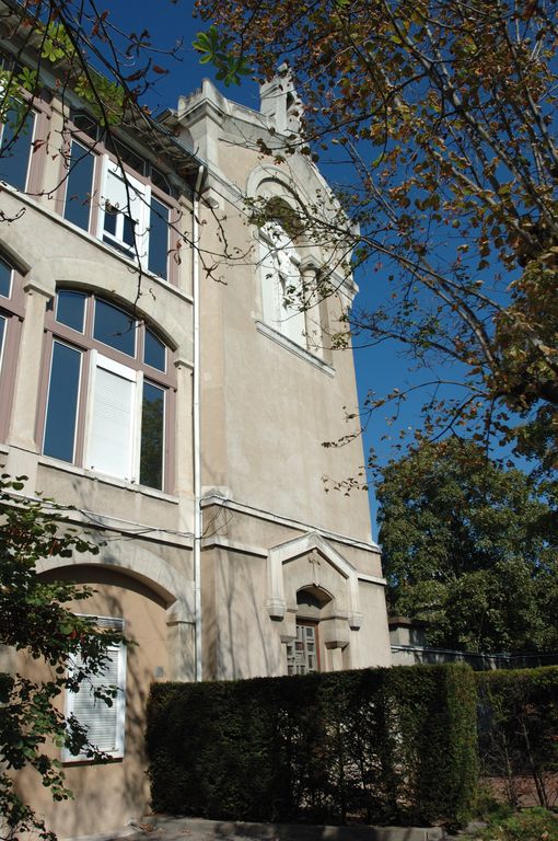 Hospice des vieillards ou de la Croix, hospice des Incurables, puis hôpital Sainte-Croix