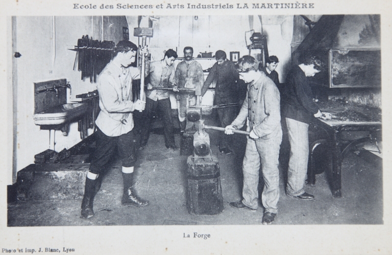 Couvent des Augustins, puis gendarmerie, puis école professionnelle La Martinière, actuellement lycée La Martinière-Diderot, site des Terreaux