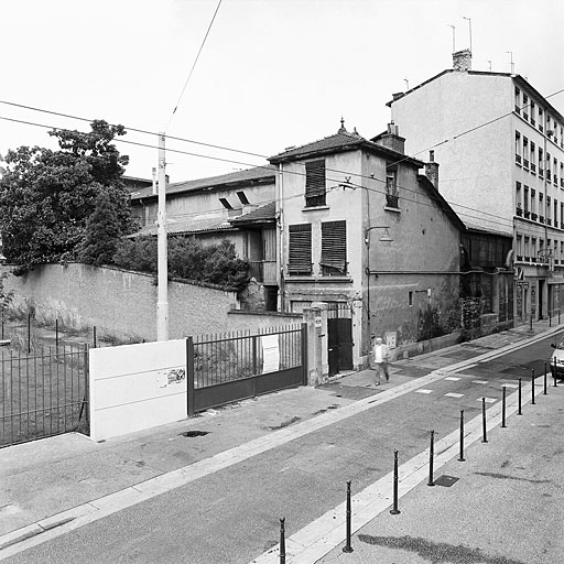 Usine textile dite Chazard tulle puis Frachon, Emery, Philibert et Cie SA fabrique de soie puis Société Rhodanienne de jeux et jouets puis Norev