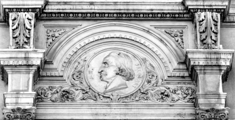 Ensemble de 15 bas-reliefs en médaillon : portraits de Lyonnais célèbres