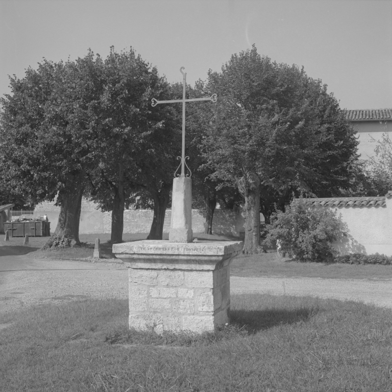 Les croix monumentales du canton de Trévoux