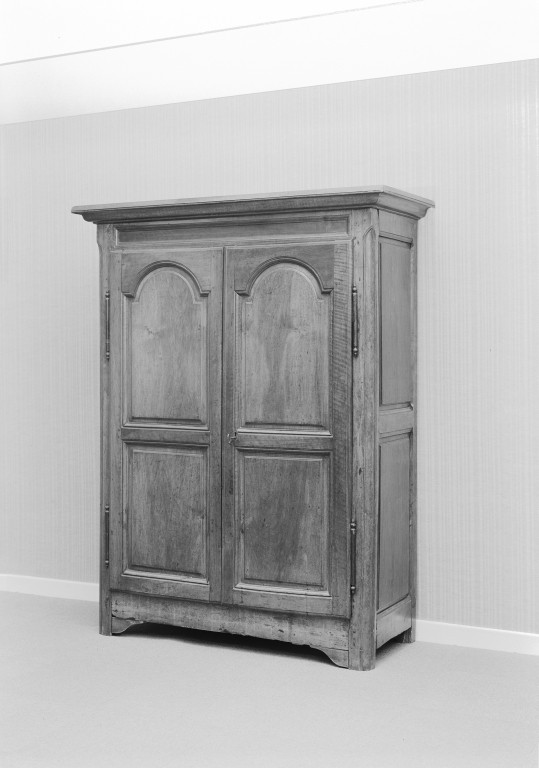 armoire, dite armoire haute