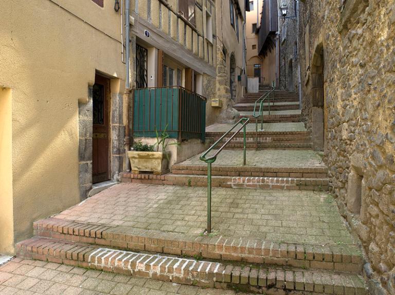 Aménagements de la pente à l'avant des maisons, rue de Lorraine.