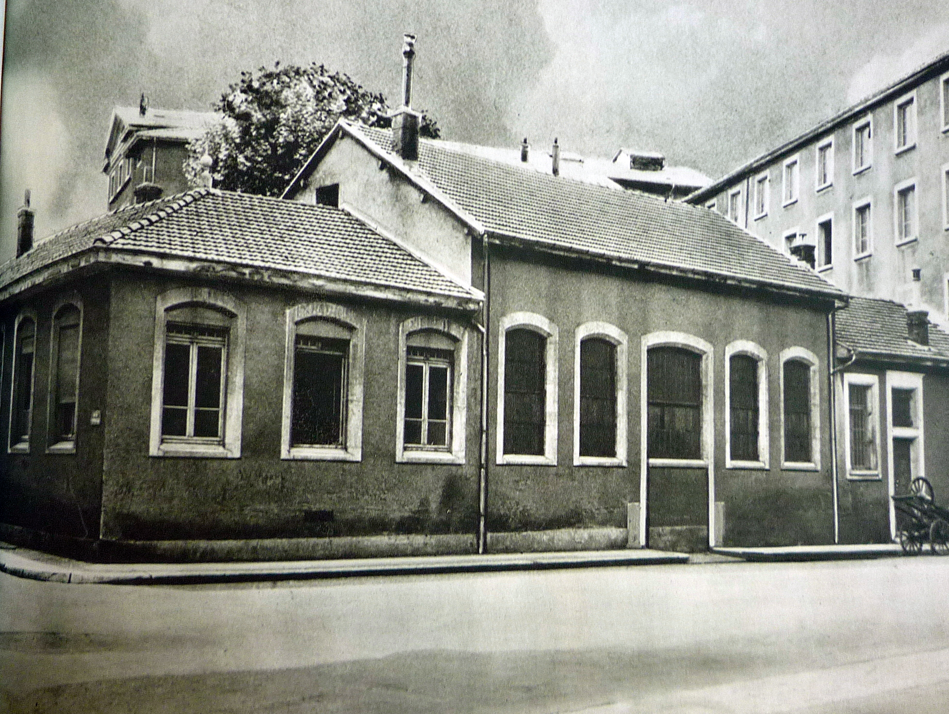 Bâtiment de l'Institut électrotechnique, v.1904 (repr. in L'institut polytechnique de Grenoble, 1900-1960, BM Lyon, DLA 25283)