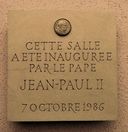 Plaque commémorative et bas-relief (médaillon) : Portrait du pape Jean-Paul II