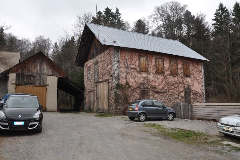 Moulin Charny puis Scierie Charny dite Café de la Gare actuellement logements