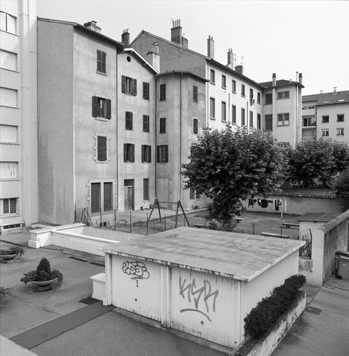 Ecole Saint-Charles actuellement immeuble à logements et bureaux