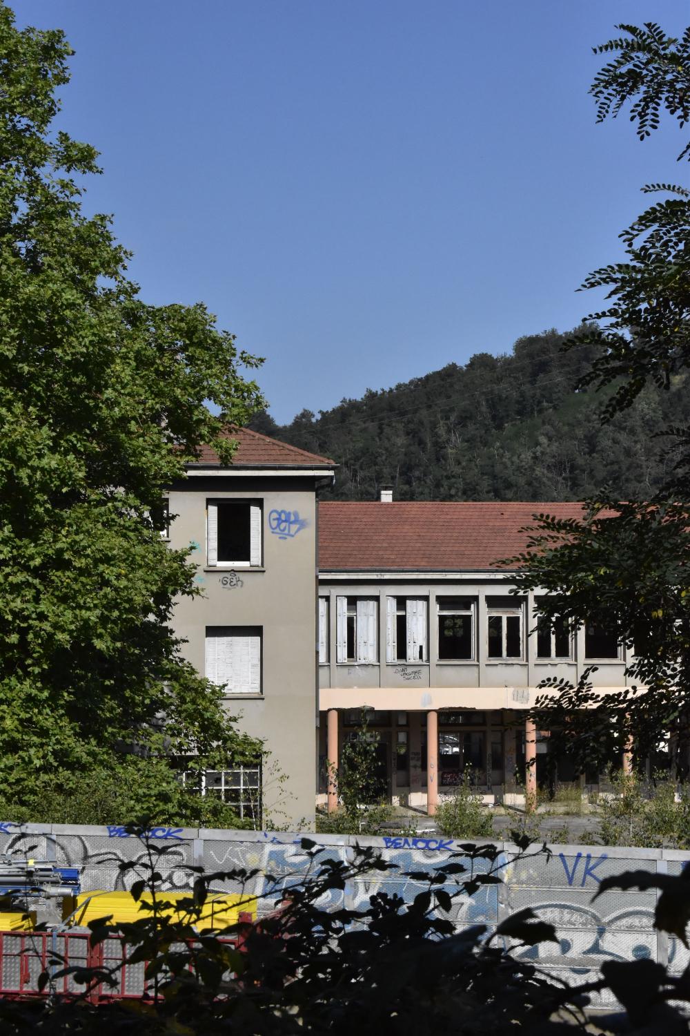 Collège d'enseignement technique, puis lycée professionnel Adrien-Testud, Le Chambon-Feugerolles, actuellement désaffecté