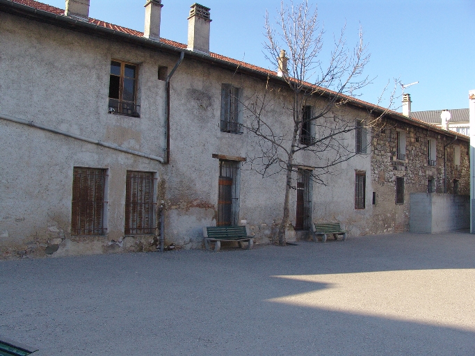 Logements d'ouvriers, écuries et édifice artisanal