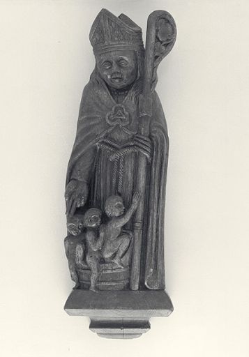 Groupe sculpté : Saint Nicolas et les enfants