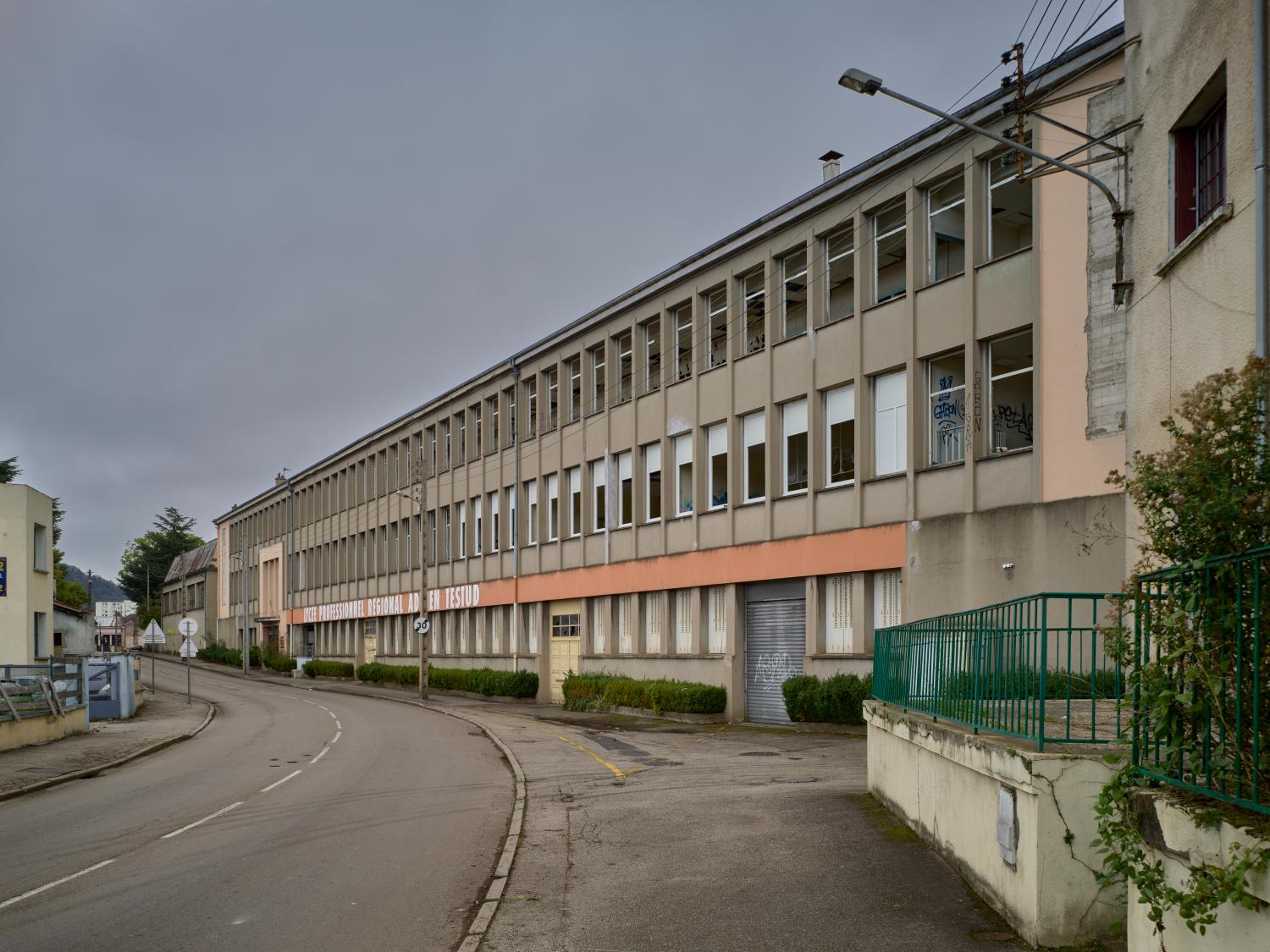 Collège d'enseignement technique, puis lycée professionnel Adrien-Testud, Le Chambon-Feugerolles, actuellement désaffecté