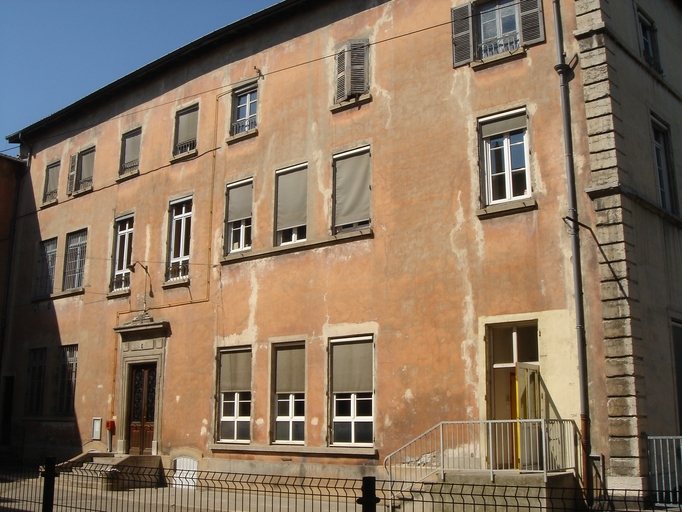 Lycée de jeunes filles actuellement école publique primaire de la Table ronde