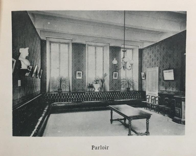 Collège de jésuites, dit Royal-Dauphin, puis école centrale, lycée, collège royal, lycée de garçons puis lycée de jeunes filles, actuellement cité scolaire Stendhal