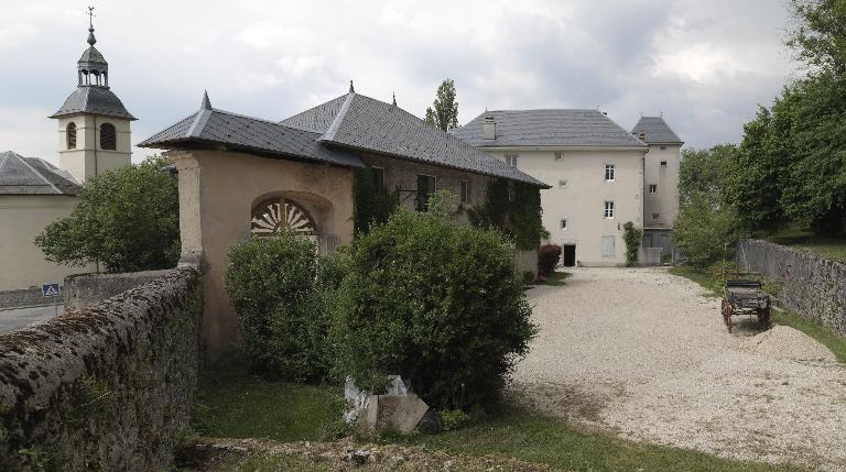 Maison forte (?), puis château dit de Montfalcon du Cengle, actuellement hôtel de voyageurs (Relais château)