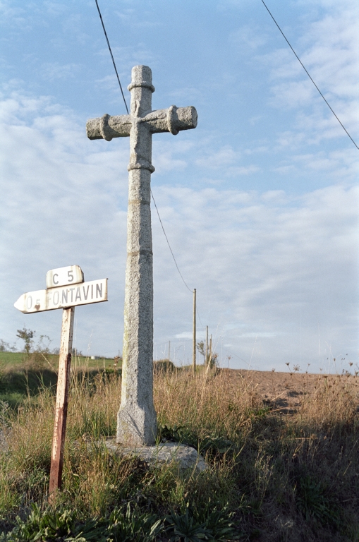 Croix de chemin dite Croix de Paulet