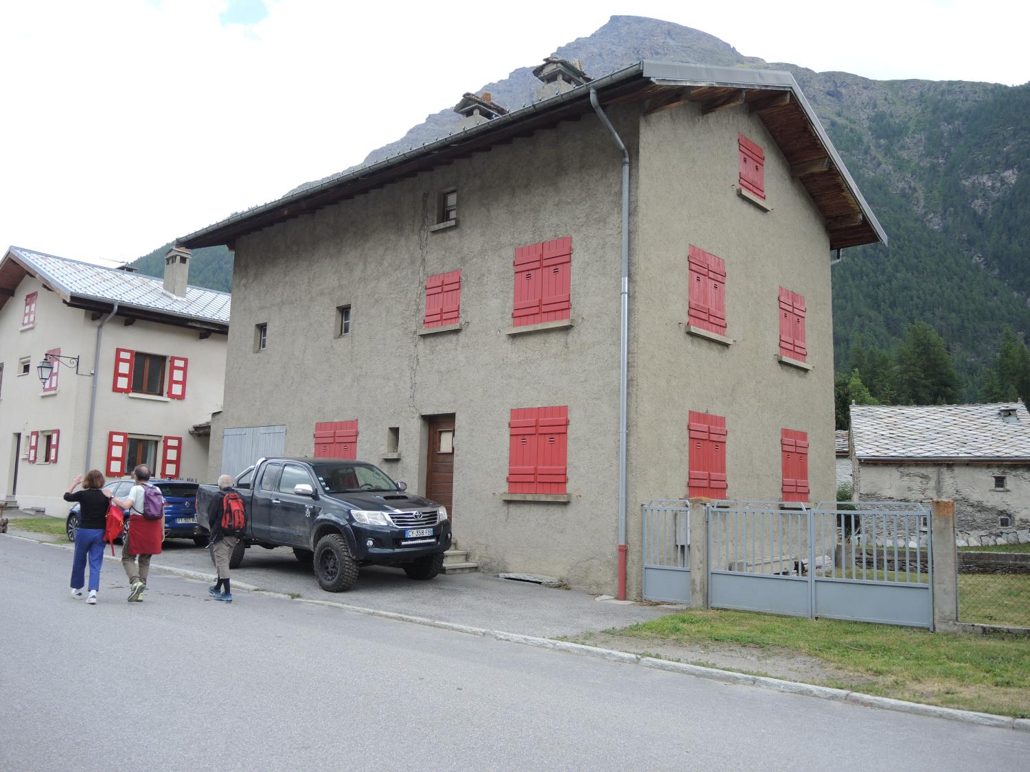 Ensemble de maisons de la reconstruction à Bessans