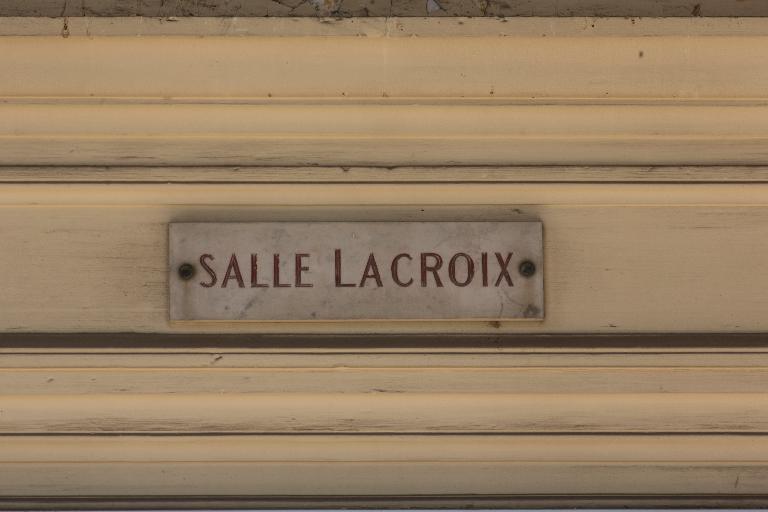 Manoir de Chènevoux, puis collège de jésuites, puis école centrale, puis lycée de garçons, actuellement lycée d'enseignement secondaire Jean-Puy